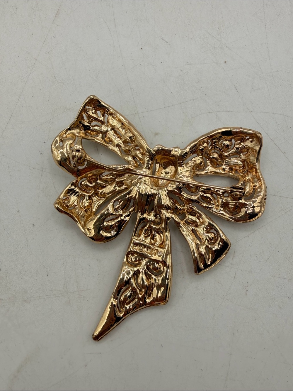 MONET GOLD TONE RHINESTONE BOW BROOCH STATEMENT PIN - Picture 4 of 6